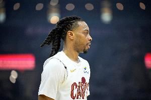 贝弗利：加兰需要在季后赛保持健康 关键时刻我会让大球防守