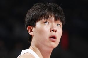 解说:杨瀚森需要很好的投篮环境 他与队友&对手都不在一个节奏上