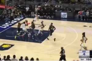 摧枯拉朽！库明加反击接球起飞 力压防守双手暴力隔扣